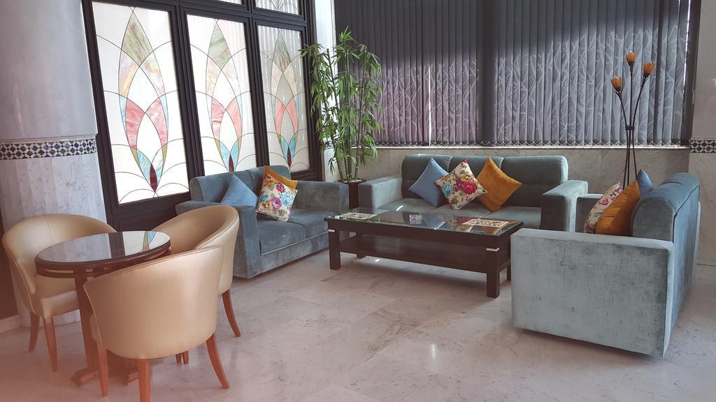 Rania Belmadina Hotel Casablanca Bagian luar foto