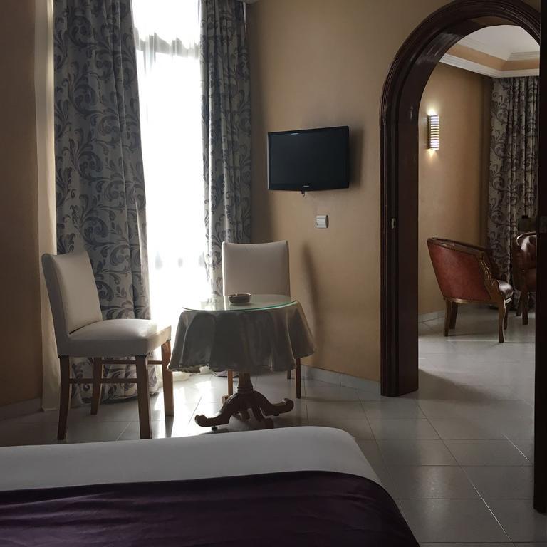 Rania Belmadina Hotel Casablanca Bagian luar foto