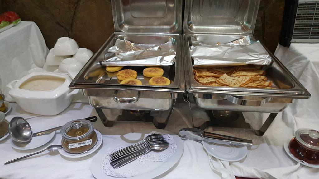 Rania Belmadina Hotel Casablanca Bagian luar foto