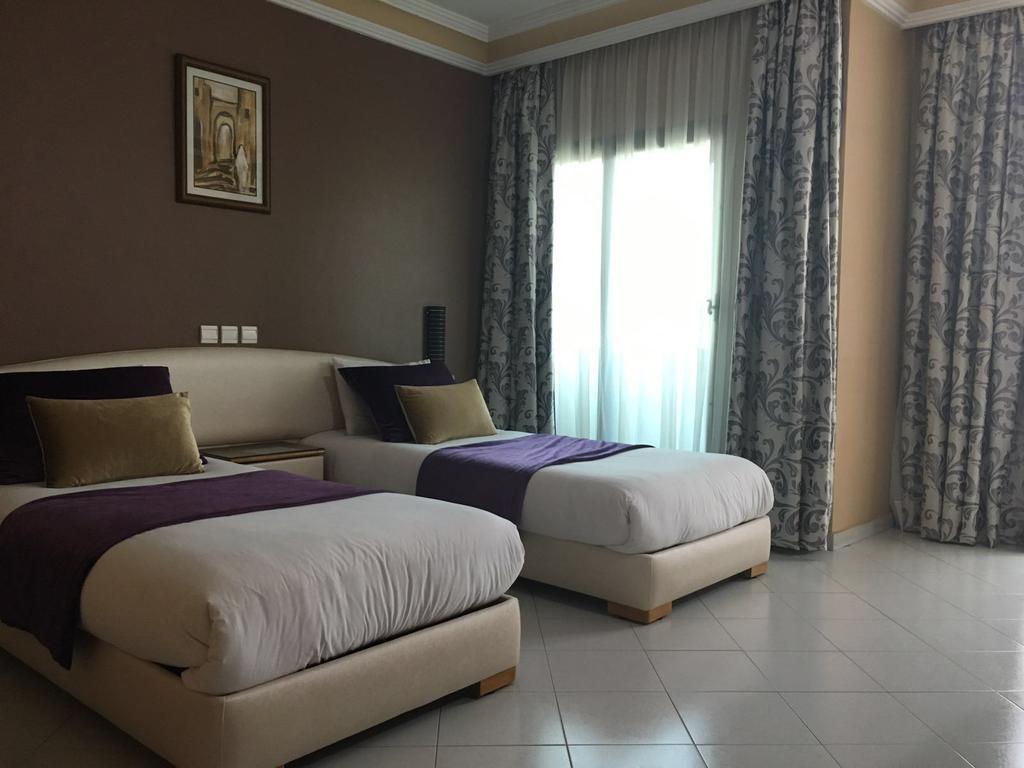 Rania Belmadina Hotel Casablanca Bagian luar foto