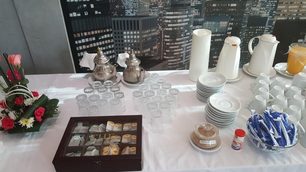 Rania Belmadina Hotel Casablanca Bagian luar foto
