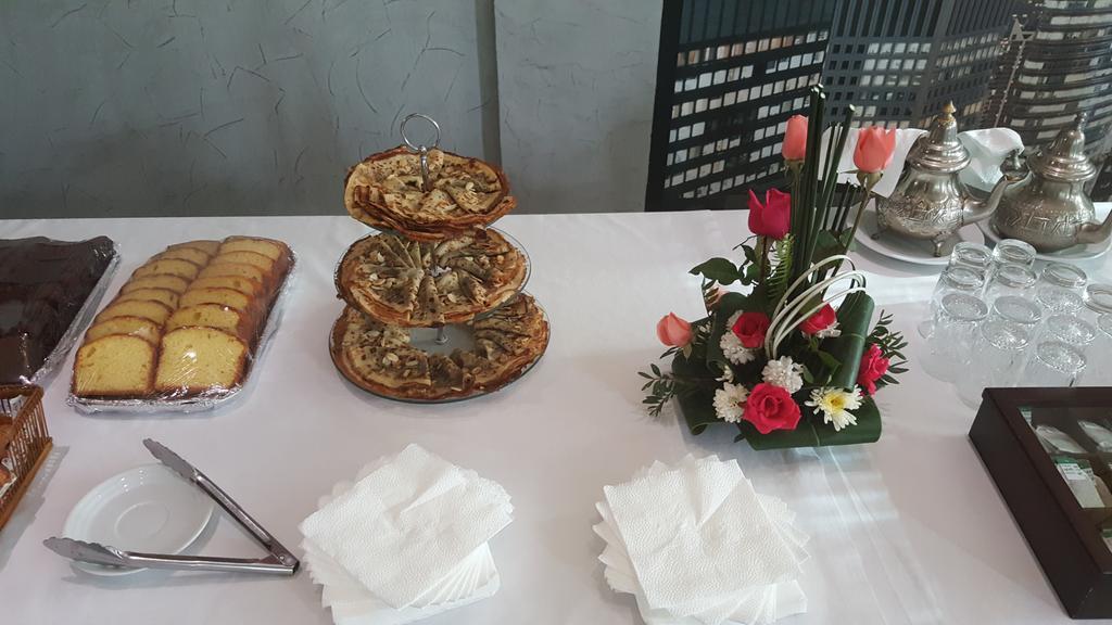 Rania Belmadina Hotel Casablanca Bagian luar foto