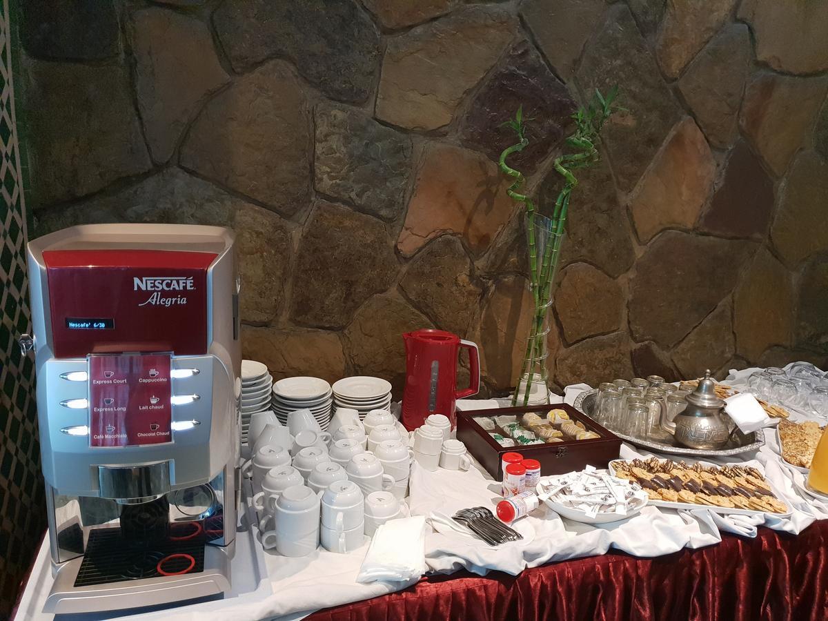 Rania Belmadina Hotel Casablanca Bagian luar foto