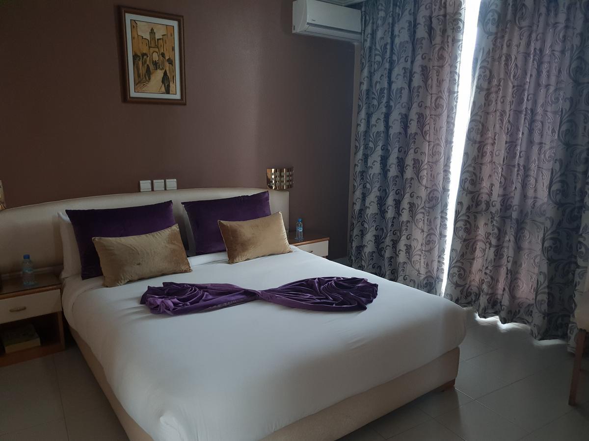 Rania Belmadina Hotel Casablanca Bagian luar foto