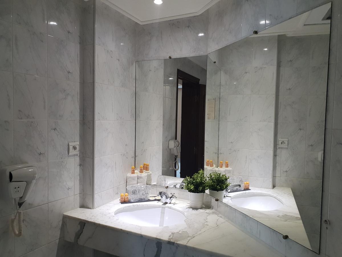 Rania Belmadina Hotel Casablanca Bagian luar foto