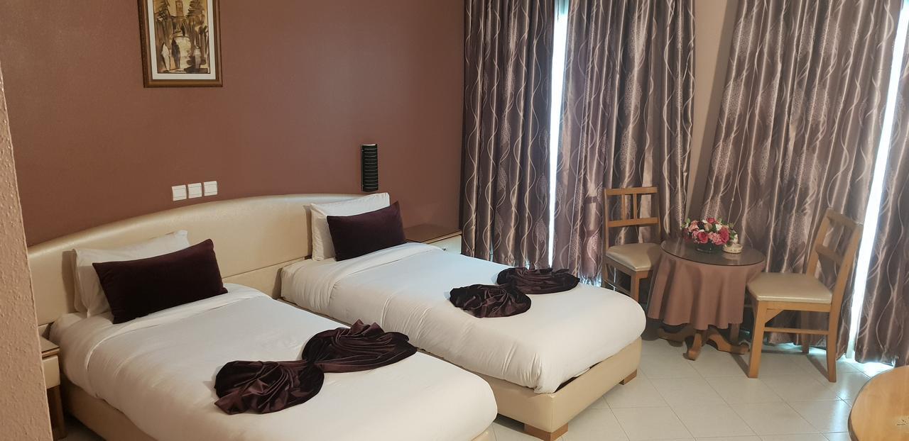 Rania Belmadina Hotel Casablanca Bagian luar foto